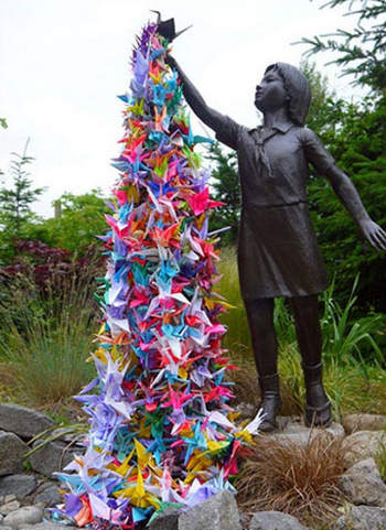 دختر ژاپنی که نماد صلح جهانی شد + عکس