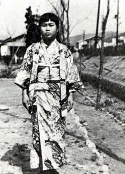 دختر ژاپنی که نماد صلح جهانی شد + عکس