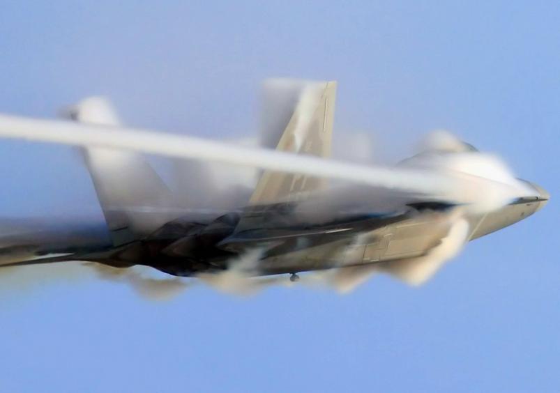 لحظه شکسته شدن دیوار صوتی شکسته شدن دیوار صوتی توسط جت