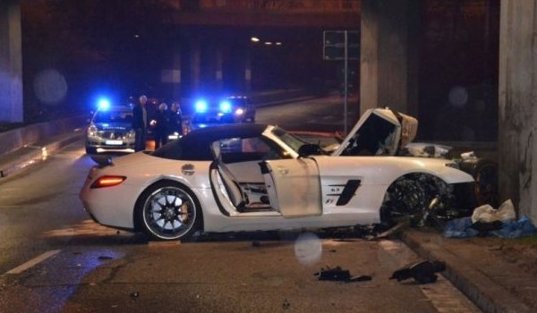 تصاویری از تصادف بنز SLS تصاویری از تصادف بنز SLS