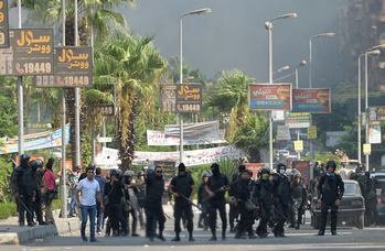 تقدیر و تشکر نخست وزیر مصر از نیروهای امنیتی تقدیر و تشکر نخست وزیر مصر از نیروهای امنیتی