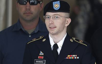 افشاگر اطلاعات محرمانه امریکا به ۳۵ سال حبس محکوم شد افشاگر اطلاعات محرمانه امریکا به ۳۵ سال حبس محکوم شد