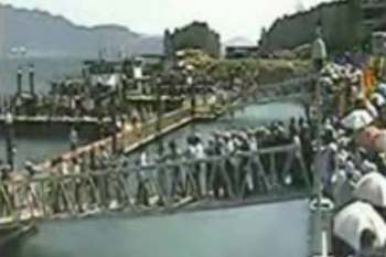 فیلم فرو ریختن پل در چین / ۱۰ نفر مصدوم شدند فیلم فرو ریختن پل در چین / ۱۰ نفر مصدوم شدند