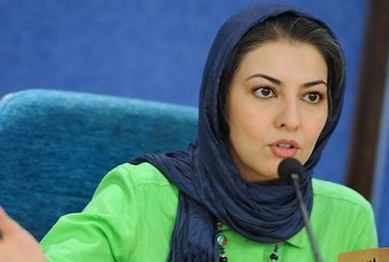 آناهیتا همتی مجری برنامه «پرانتز باز» رادیو نمایش 2013-10-26_140637