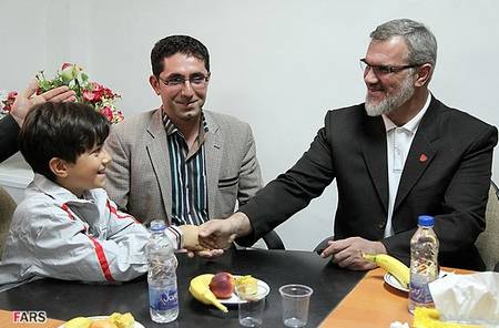 فیلم پسر ۹ ساله ای که با پرسپولیس قرارداد ۱۰ ساله بست فیلم پسر ۹ ساله ای که با پرسپولیس قرارداد ۱۰ ساله بست