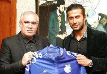 اولین بازی مهرداد اولادی با پیراهن ۷۷ در استقلال 2013-11-29_213737