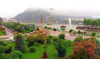 عروس گیلان در روز درختکاری عروس گیلان در روز درختکاری