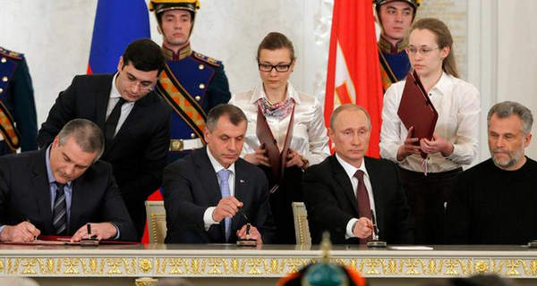 پوتین؛ امضا الحاق کریمه به روسیه / اوکراین؛ پس می گیریم پوتین؛ امضا الحاق کریمه به روسیه / اوکراین؛ پس می گیریم