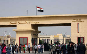 بازگشایی گذرگاه رفح توسط مصر 2014-03-26_205520