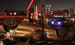 تصادف بامداد امروز در تهران / سقوط مرگبار بنز بر روی آر دی تصادف بامداد امروز در تهران / سقوط مرگبار بنز بر روی آر دی