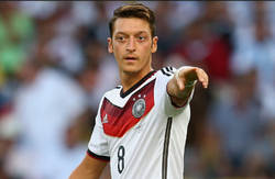 اوزیل ، بازیکن آلمان پاداش خود را به کودکان غزه اهدا کرد مسعود اوزیل پاداش جام جهانی را به کودکان غزه داد