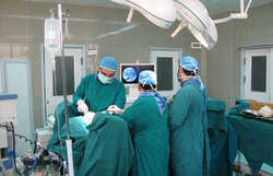 بیمارستان ساری ۱۷ بیمار را در معرض نابینا شدن قرار داد اتاق عمل