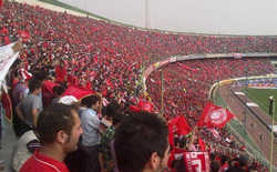 شعار امروز هواداران پرسپولیس به بازیکنان / ۶ تایی نبودیم! هواداران پرسپولیس