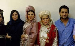 حامد بهداد و هنگامه قاضیانی در کنار زنان شکسپیر + عکس دور همی زنان شکسپیر