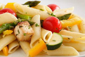 طرز تهیه پاستا با مرغ و سس آلفردو pasta