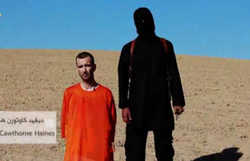 فیلم / سر بریدن گروگان انگلیسی توسط داعش ۱۸+ سربریدن توسط داعش