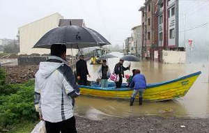 وقوع سیل در گیلان ۲۵۰ نفر را بی خانمان کرد سیل گیلان