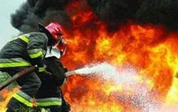 آتش سوزی ساختمان ۶ طبقه در خیابان فلسطین تهران 2015-01-18_115701