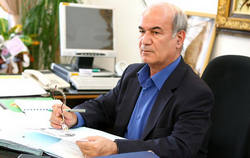 عیدی به هواداران استقلال / حفظ فاصله از پرسپولیس 2015-03-30_010606