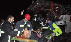 تصادف اتوبوس با کامیون در محور شاهرود با ۴۴ مصدوم 2015-04-01_155551