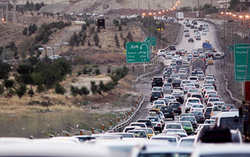 پلیس راهور: ترافیک در جاده های شمال نیمه سنگین است 2015-05-14_185246