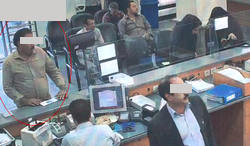 سرقت ۳ میلیاردی با همکاری کارمند بانک / داشتم سکته می کردم 2015-05-26_012747