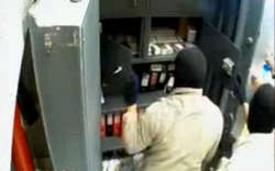 فیلم / سرقت از “بانک مسکن اصفهان” و دستگیری سارقان 2015-06-11_210135