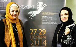 لباس جدید و جالب نرگس آبیار و گلاره عباسی در روسیه ! 2015-08-11_193713