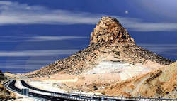 عکس / کوه پردیس ، کوهی عجیب در بوشهر با اثر ضد ایدز ! 2015-08-27_234456