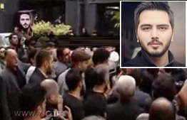 فیلم و عکس / مراسم تشییع و خاکسپاری علی طباطبایی 2015-09-02_004235