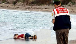 بازداشت عاملان مرگ «آیلان» کودک سوریه ای غرق شده 2015-09-07_175732