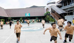 به دار آویختن کودک مسلمان توسط معلم بلژیکی + عکس به دار آویختن کودک مسلمان در بلژیک