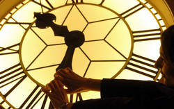 تغییر و عقب کشیدن ساعت رسمی کشور / امشب ساعت کی عقب کشیده می شود