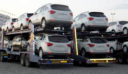 کارگران خودروسازی مقابل مجلس تجمع کردند واردات خودرو موجب تجمع کارگران خودروسازی شد