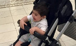 مجتبی جباری و نگهداری از بچه در قطر + عکس مجتبی جباری به همراه فرزندش در قطر