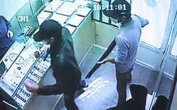 تصاویر عاملان سرقت مسلحانه منجر به قتل در مشهد + عکس تصاویر عاملان سرقت مسلحانه منجر به قتل در مشهد + عکس