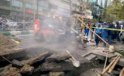 ترافیک سنگین / نشست زمین در خیابان ولیعصر تهران + عکس نشست 15 متری در خیابان ولیعصر تهران (پارک ساعی)