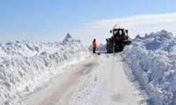 بازگشایی راه ۱۸۵ روستای گیلان / حدود ۵۰۰ راهدار مشغولند بازگشایی راه 185 روستای گیلان / حدود 500 راهدار مشغولند
