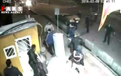 فیلم / درگیری ماموران شهرداری با کارگران کارواش در سعادت آباد فیلم / درگیری ماموران شهرداری با کارگران کارواش در سعادت آباد