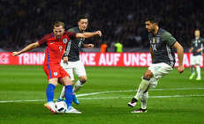 آلمان در خانه ۳ بر ۲ از انگلیس شکست خورد آلمان در خانه 3 بر 2 از انگلیس شکست خورد