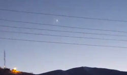 فیلم / جزئیات دیده شدن شی ء نورانی در آسمان ایران فیلم / جزئیات و دیده شدن شی ء نورانی در آسمان ایران