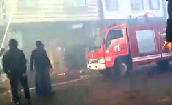 عکس و فیلم / آتش سوزی چندین منزل مسکونی در لاهیجان عکس و فیلم / آتش سوزی چندین منزل مسکونی در لاهیجان